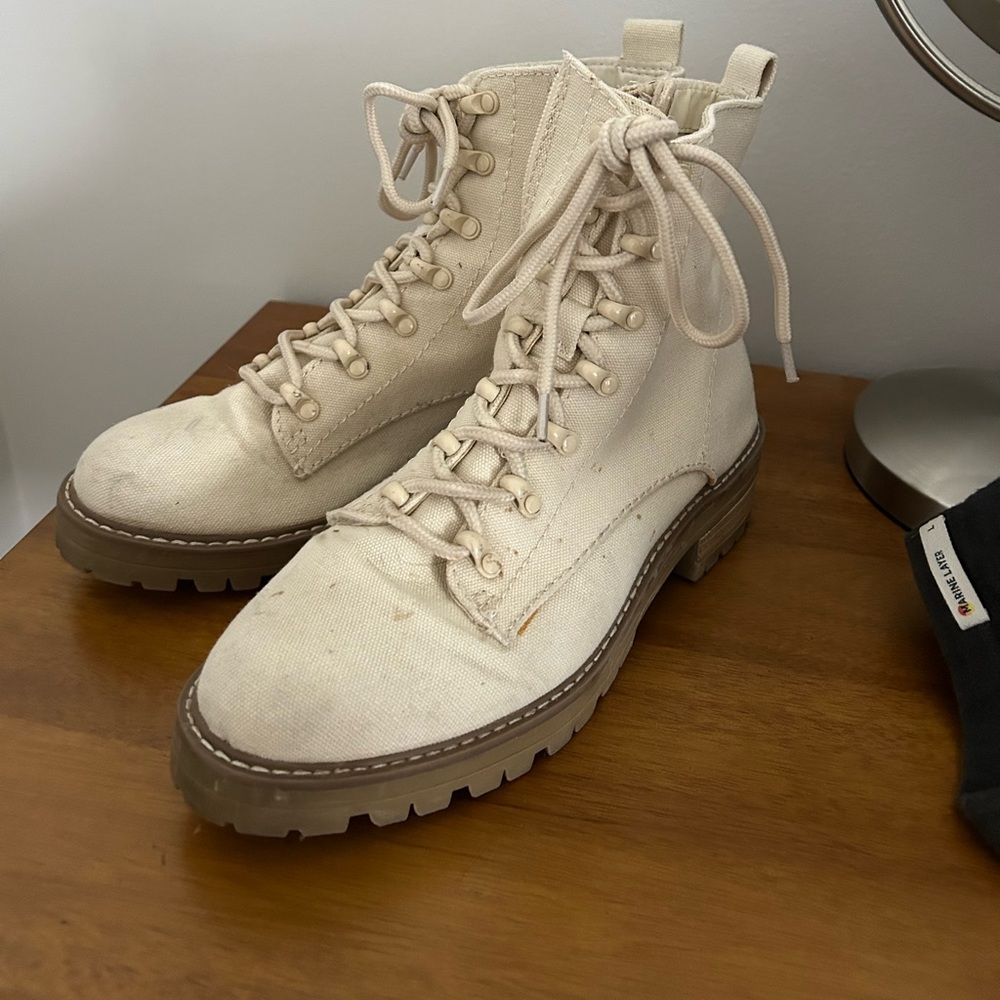 Target zip up combat boots